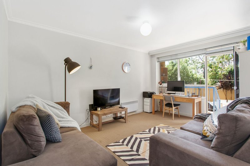 Photo - 2/9 Wyuna Road, Caulfield North VIC 3161 - Image 2