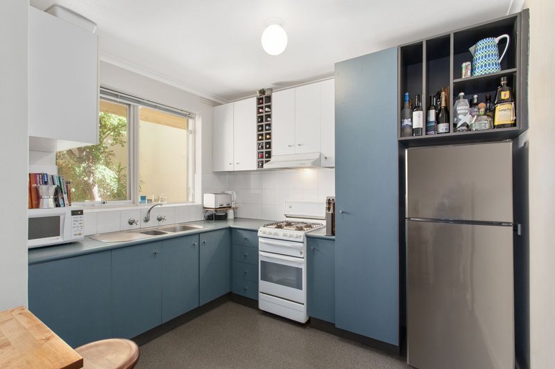Photo - 2/9 Wyuna Road, Caulfield North VIC 3161 - Image 3