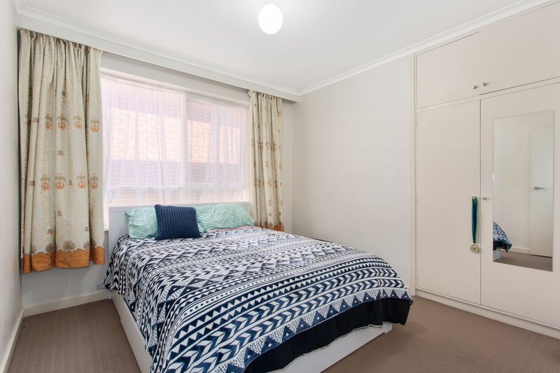 Photo - 2/9 Wyuna Road, Caulfield North VIC 3161 - Image 4