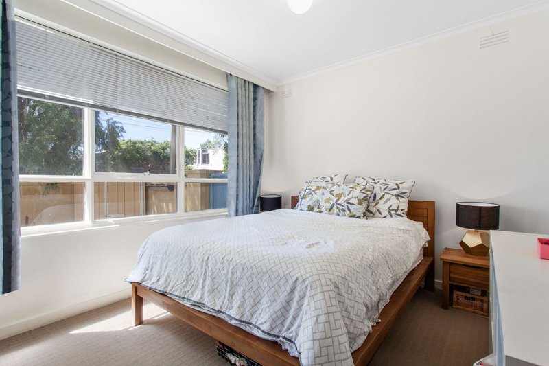 Photo - 2/9 Wyuna Road, Caulfield North VIC 3161 - Image 5