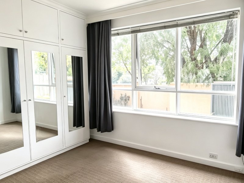 Photo - 2/9 Wyuna Road, Caulfield North VIC 3161 - Image 6