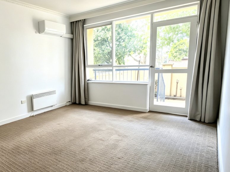 Photo - 2/9 Wyuna Road, Caulfield North VIC 3161 - Image 7