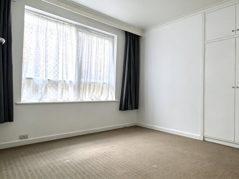 Photo - 2/9 Wyuna Road, Caulfield North VIC 3161 - Image 8