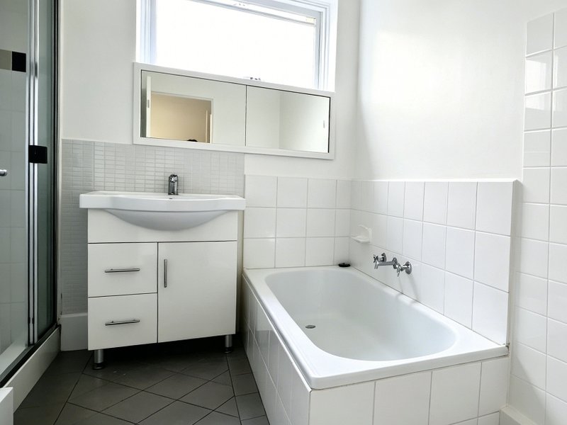 Photo - 2/9 Wyuna Road, Caulfield North VIC 3161 - Image 13