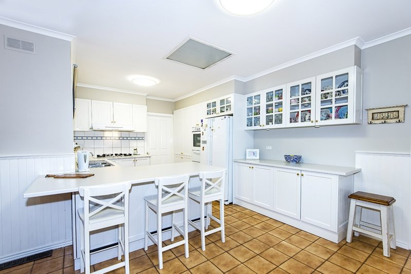 Photo - 290 Betula Avenue, Mill Park VIC 3082 - Image 3