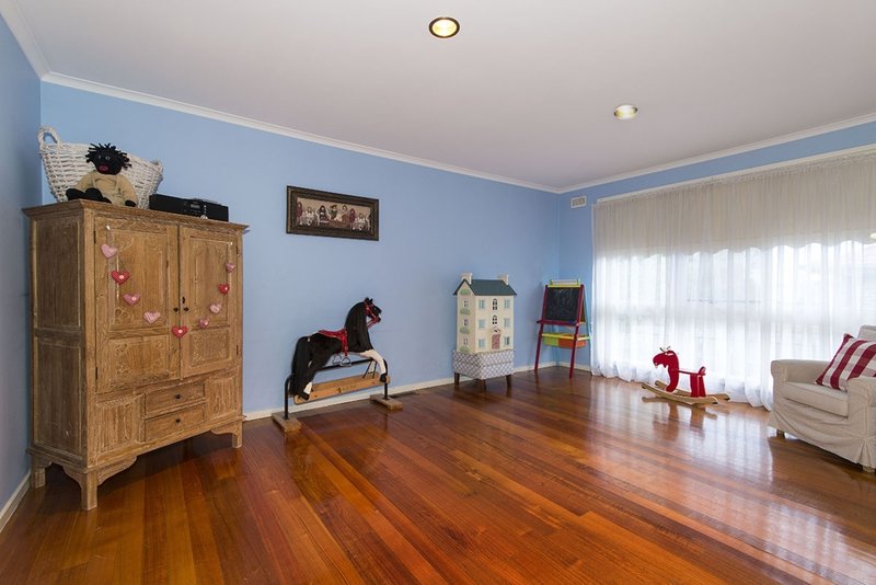 Photo - 290 Betula Avenue, Mill Park VIC 3082 - Image 5