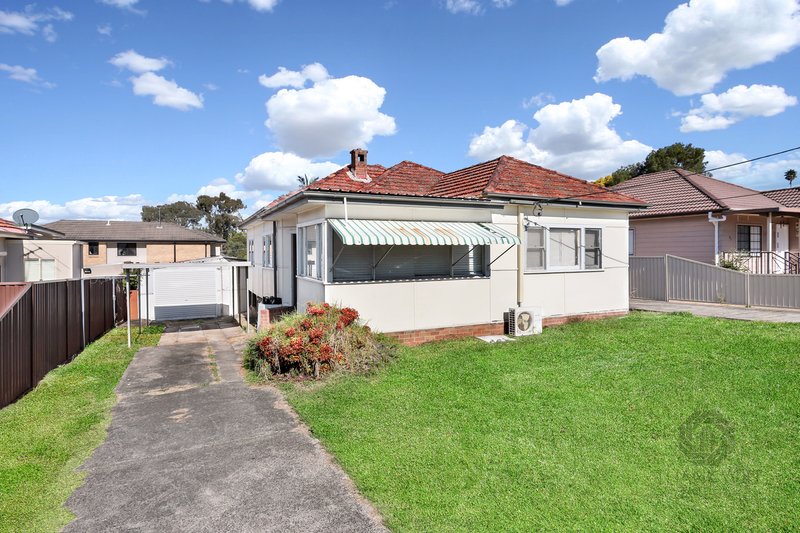 Photo - 2/90 Hawksview Street, Guildford NSW 2161 - Image 1