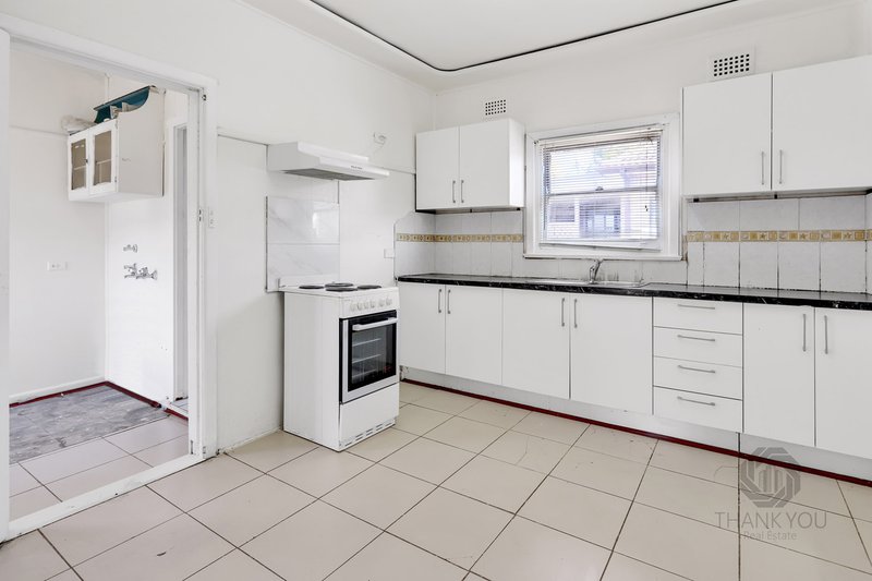 Photo - 2/90 Hawksview Street, Guildford NSW 2161 - Image 3