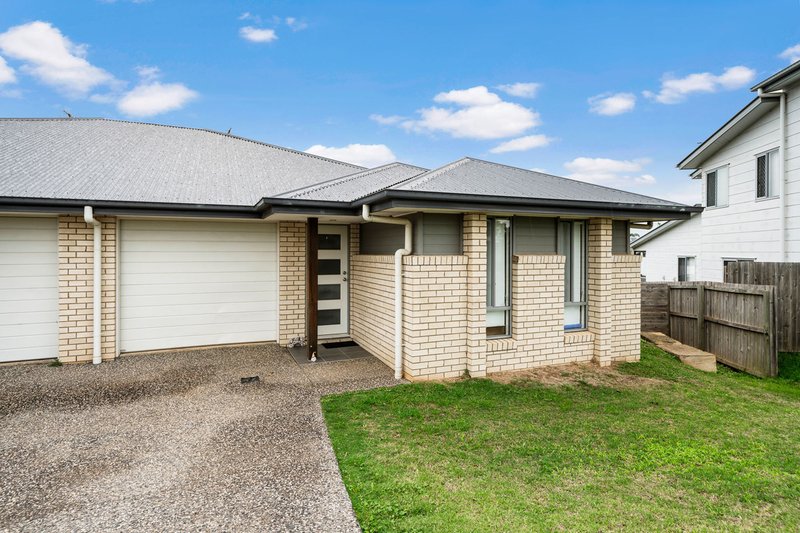 Photo - 2/90 Sanctuary Drive, Cranley QLD 4350 - Image 3