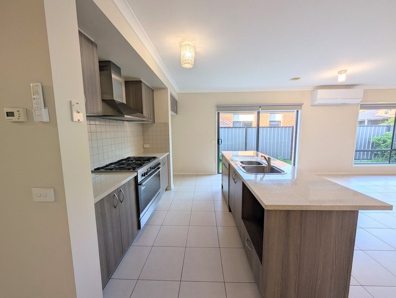 Photo - 290 Waterview Boulevard, Craigieburn VIC 3064 - Image 3