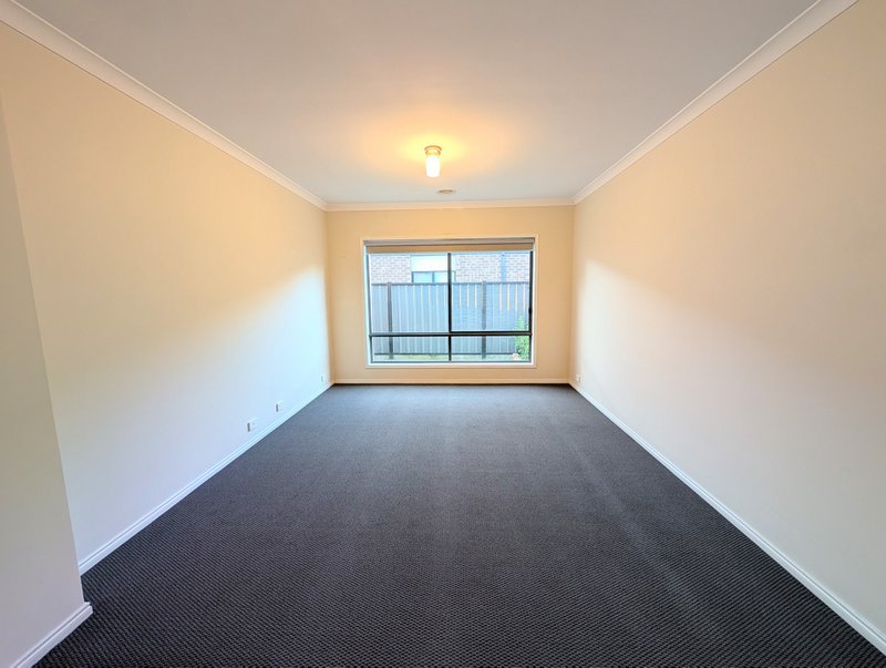 Photo - 290 Waterview Boulevard, Craigieburn VIC 3064 - Image 6