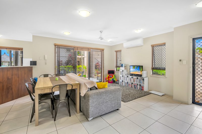 Photo - 29/1-15 Robson Street, Mooroobool QLD 4870 - Image 3