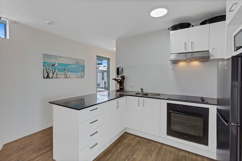 Photo - 29/104 River Esplanade, Mooloolaba QLD 4557 - Image 4