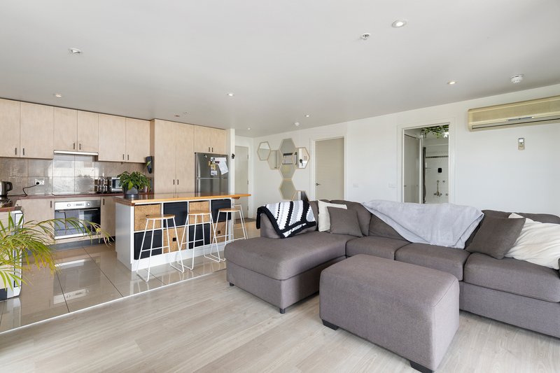 Photo - 29/1554-1556 Dandenong Road, Huntingdale VIC 3166 - Image 2