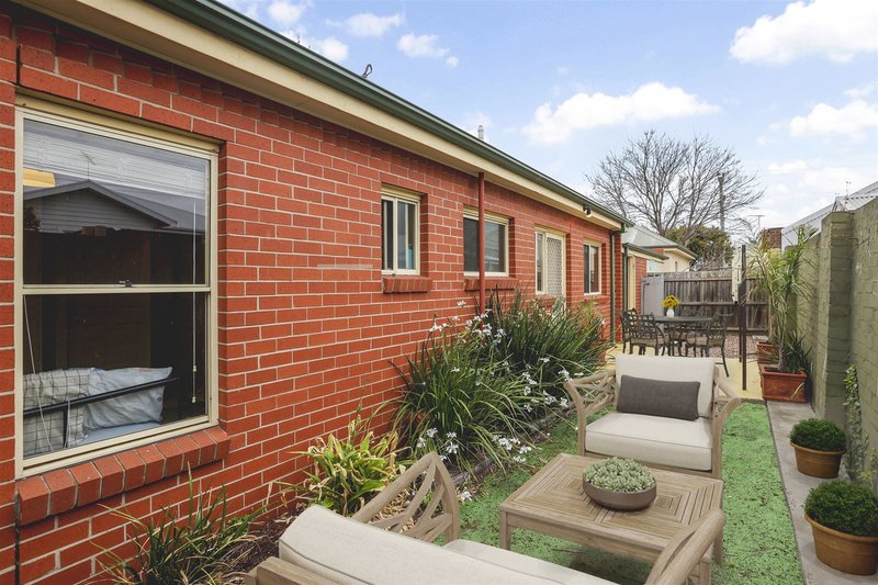 Photo - 2/92 Clarence Street, Geelong West VIC 3218 - Image 8