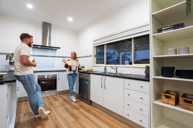 Photo - 292 Highview Crescent, Lavington NSW 2641 - Image 6