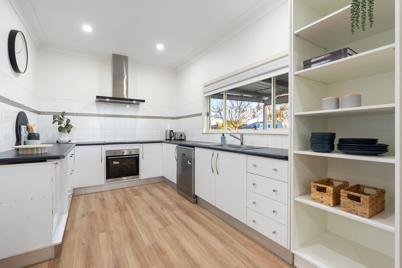 Photo - 292 Highview Crescent, Lavington NSW 2641 - Image 11