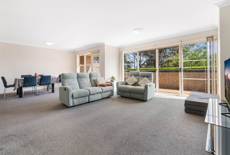 Photo - 2/92 John Whiteway Drive, Gosford NSW 2250 - Image 4