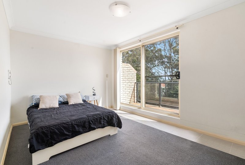 Photo - 2/92 John Whiteway Drive, Gosford NSW 2250 - Image 5