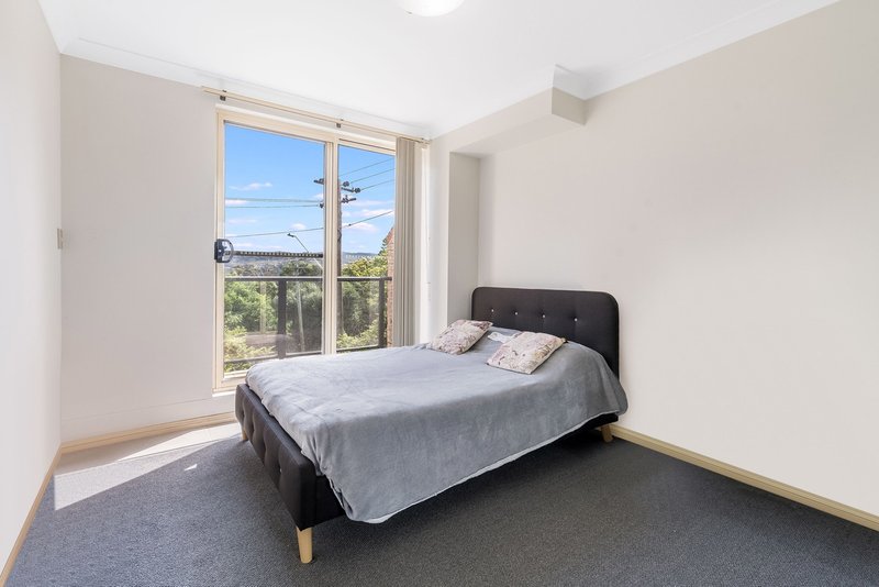 Photo - 2/92 John Whiteway Drive, Gosford NSW 2250 - Image 6