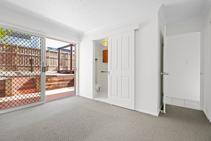 Photo - 2/92 Junction Road, Clayfield QLD 4011 - Image 5