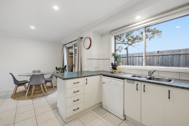 Photo - 2/92 Mountain Gate Drive, Ferntree Gully VIC 3156 - Image 6