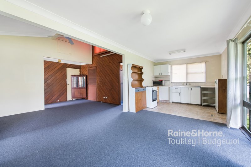 Photo - 2/92 Scenic Drive, Budgewoi NSW 2262 - Image 4