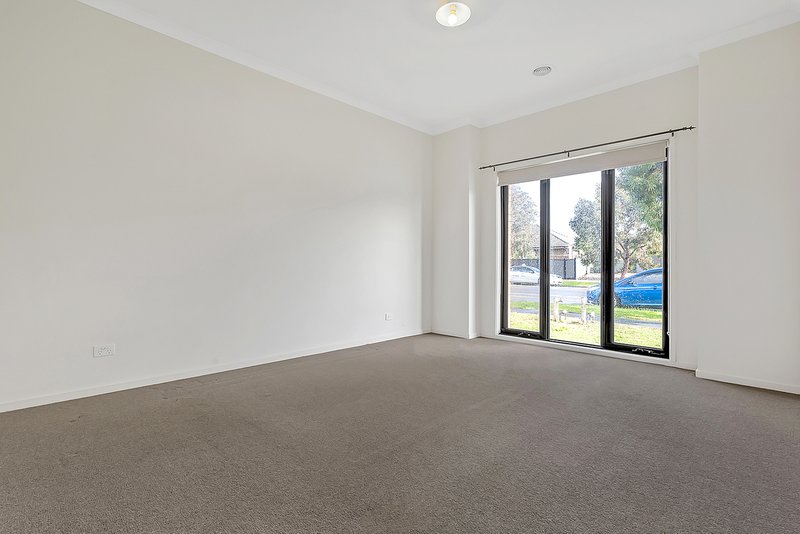 Photo - 292 Waterview Boulevard, Craigieburn VIC 3064 - Image 2