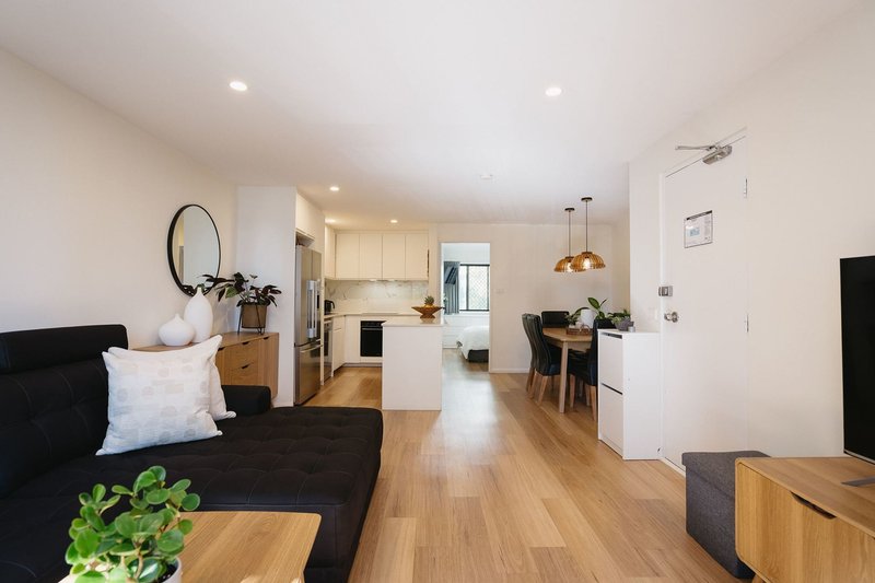 Photo - 29/24 Trickett Street, Surfers Paradise QLD 4217 - Image 1