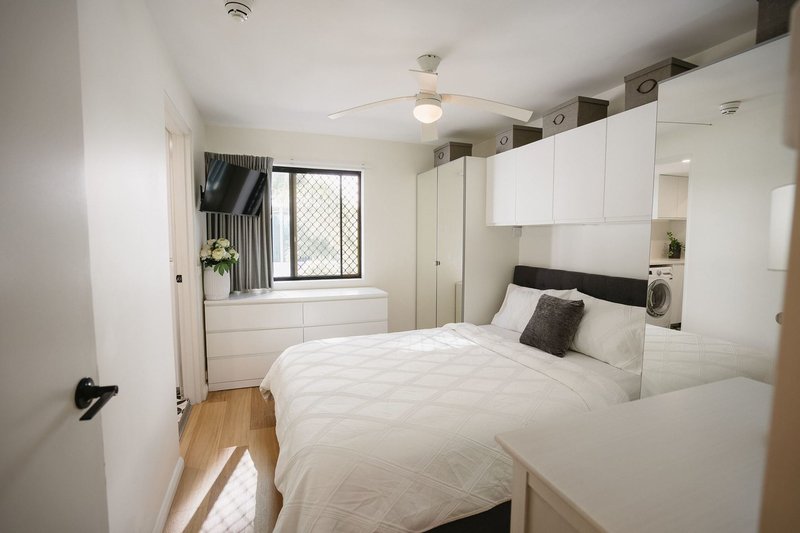 Photo - 29/24 Trickett Street, Surfers Paradise QLD 4217 - Image 4