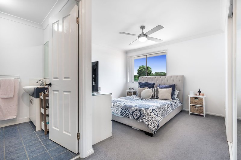 Photo - 29/27 Camille Crescent, Wynnum West QLD 4178 - Image 6