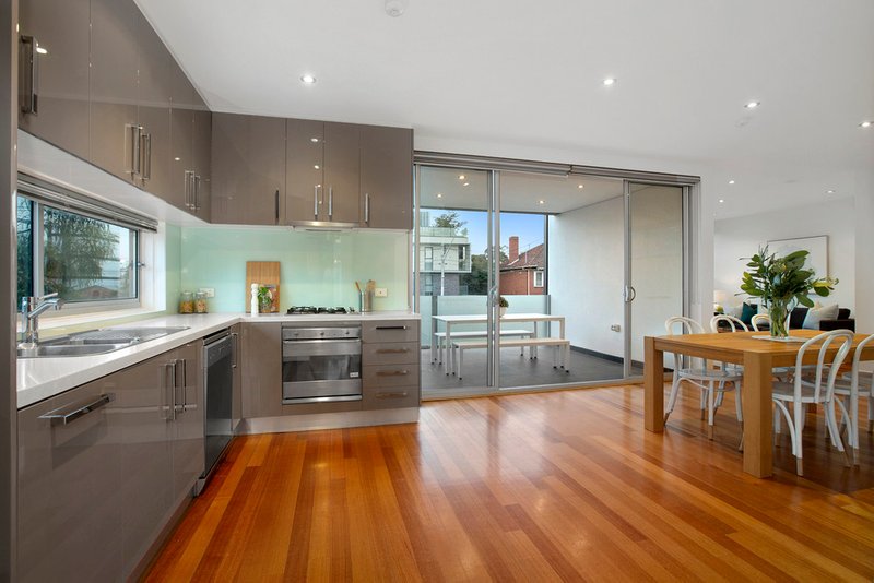 2/93 Carlisle Street, St Kilda VIC 3182