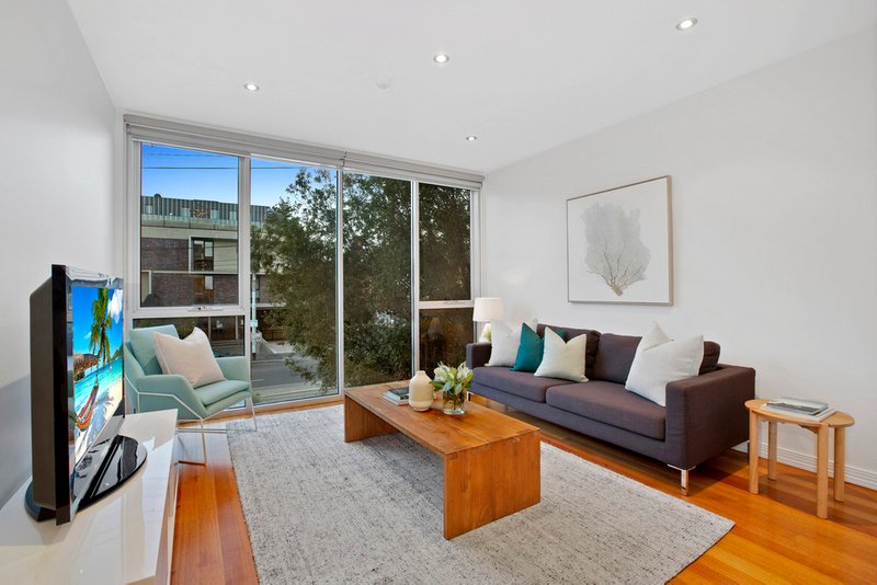 Photo - 2/93 Carlisle Street, St Kilda VIC 3182 - Image 2