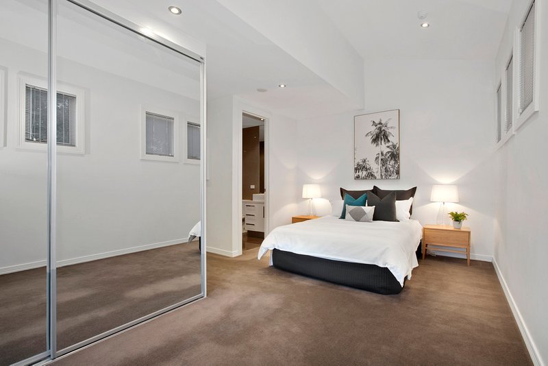 Photo - 2/93 Carlisle Street, St Kilda VIC 3182 - Image 6