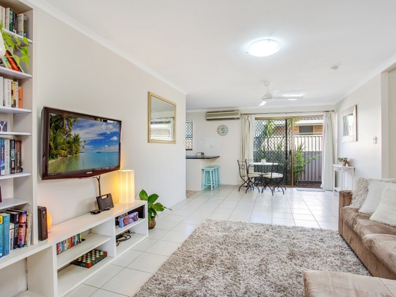 Photo - 2/93 Christine Avenue, Burleigh Waters QLD 4220 - Image 5