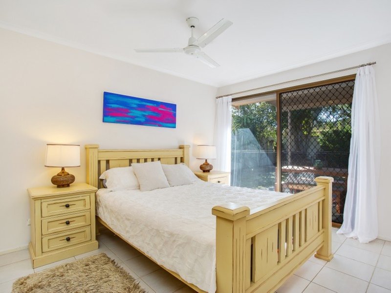 Photo - 2/93 Christine Avenue, Burleigh Waters QLD 4220 - Image 8