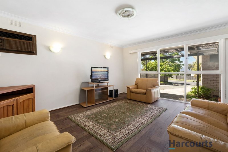 Photo - 293 Gallaghers Road, Glen Waverley VIC 3150 - Image 2