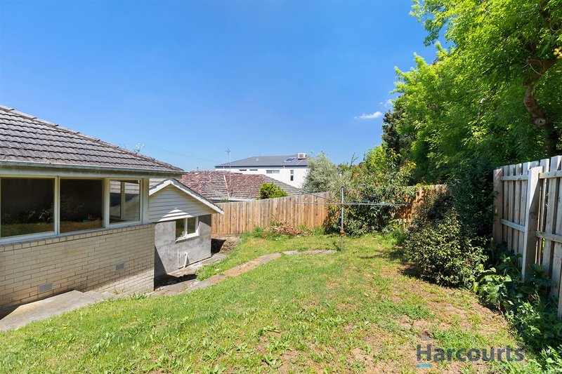 Photo - 293 Gallaghers Road, Glen Waverley VIC 3150 - Image 4