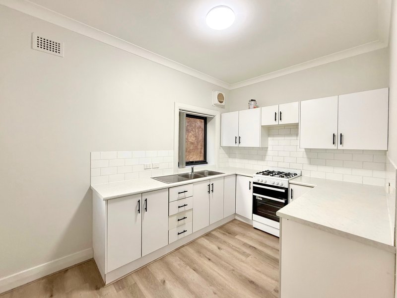Photo - 2/93 Wolfe Street, Newcastle NSW 2300 - Image 3