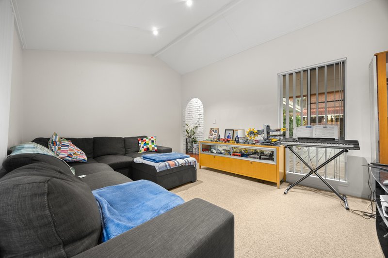 Photo - 2/94-96 Wendouree Road, Wilson WA 6107 - Image 3