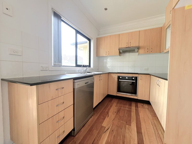 Photo - 2/94 Caledonian Street, Bexley NSW 2207 - Image 4