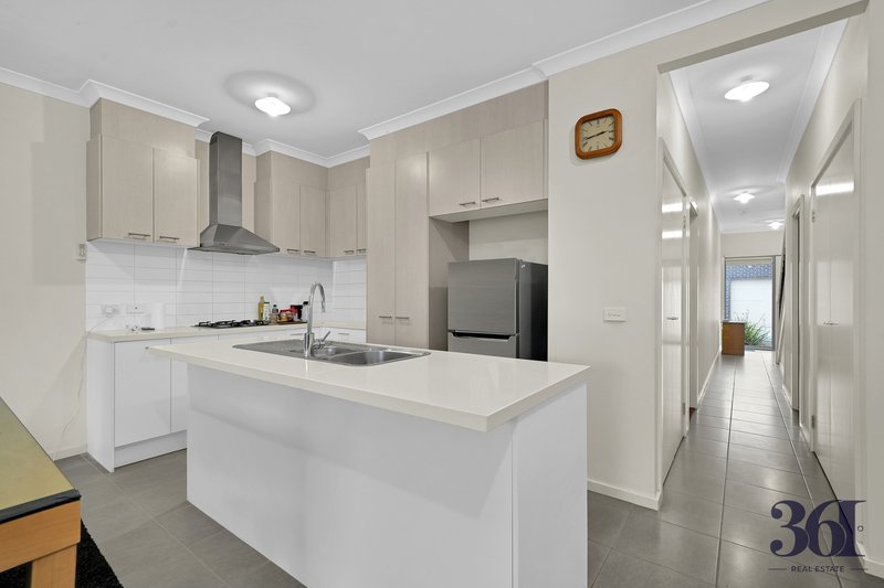 Photo - 29/5 Thomas Carr Drive, Tarneit VIC 3029 - Image 3