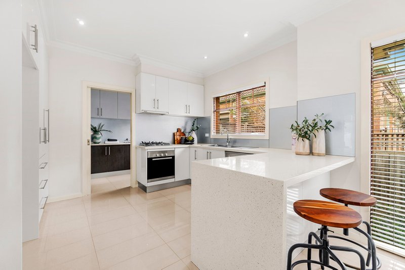 Photo - 2/950 Canterbury Road, Box Hill South VIC 3128 - Image 2