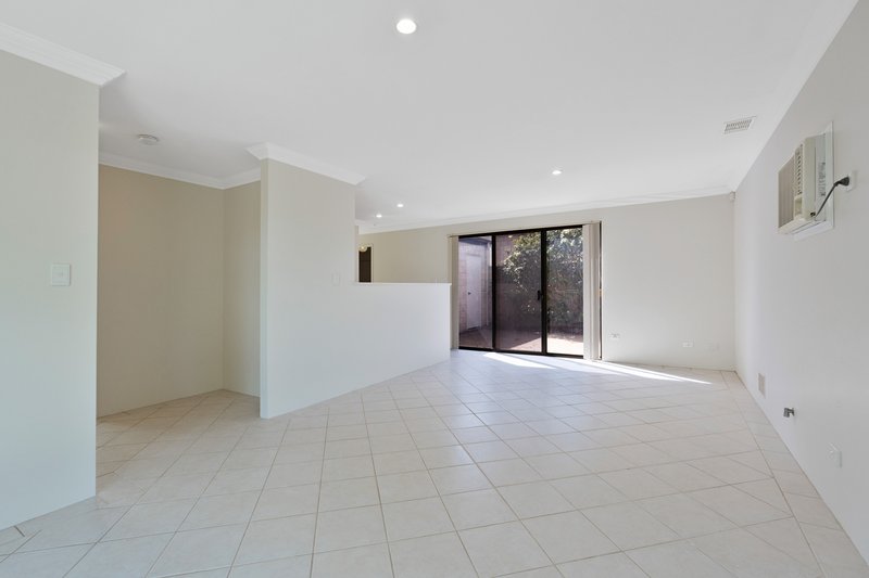 Photo - 2/96 Alexander Drive, Dianella WA 6059 - Image 7