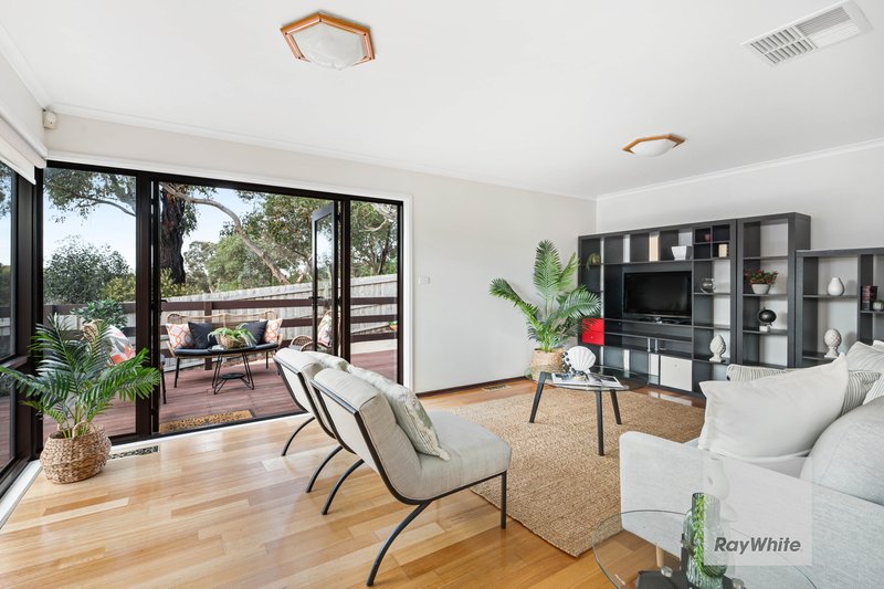 Photo - 296 Carrick Drive, Gladstone Park VIC 3043 - Image 9