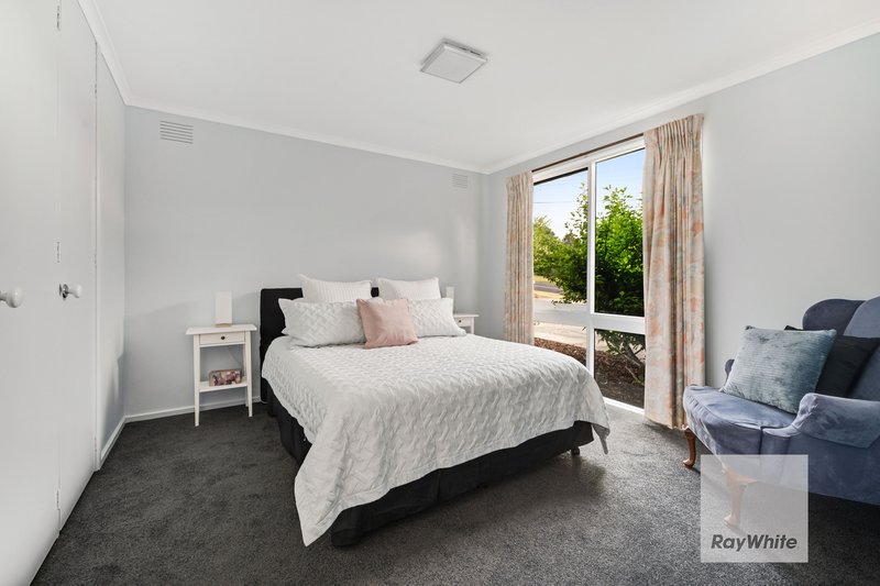 Photo - 296 Carrick Drive, Gladstone Park VIC 3043 - Image 11