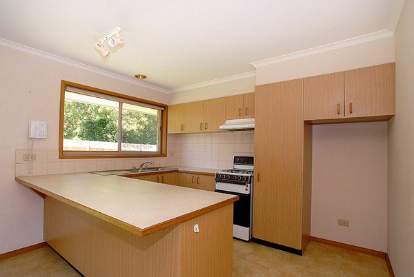 Photo - 2/96 Forest Road, Ferntree Gully VIC 3156 - Image 2