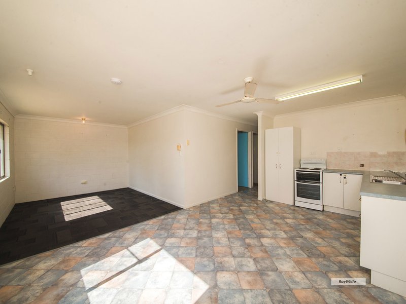 Photo - 296 Kent Street, Depot Hill QLD 4700 - Image 4