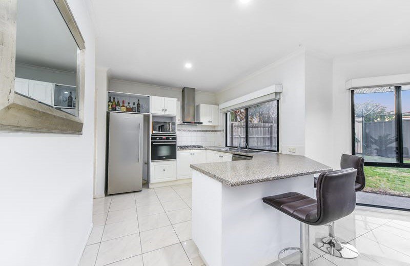 Photo - 296 Ormond Road, Narre Warren South VIC 3805 - Image 6