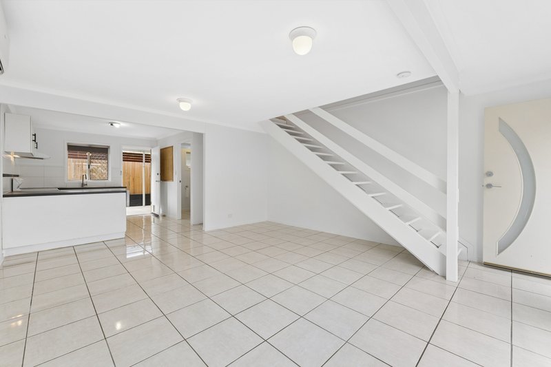 Photo - 2/96 Smith Road, Woodridge QLD 4114 - Image 2